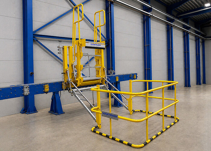 hydraulische Klapptreppe mit gelber Sonderlackierung