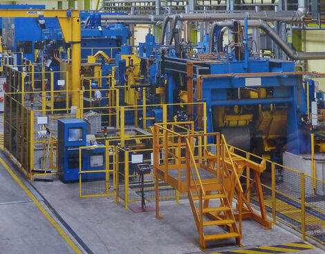 Anlage mit Hydraulikschlauchleitungen in der Stahlindustrie