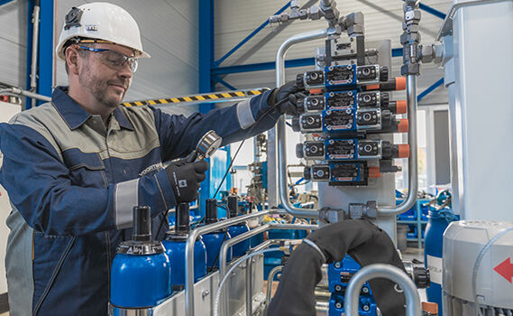 Instandhaltungsmaßnahmen Hydraulik und Pneumatik Instandhaltungsmanagement Hydraulik und Pneumatik