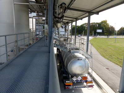 Verladeanlage mit Ladearmen für Tankwagenbefuellung